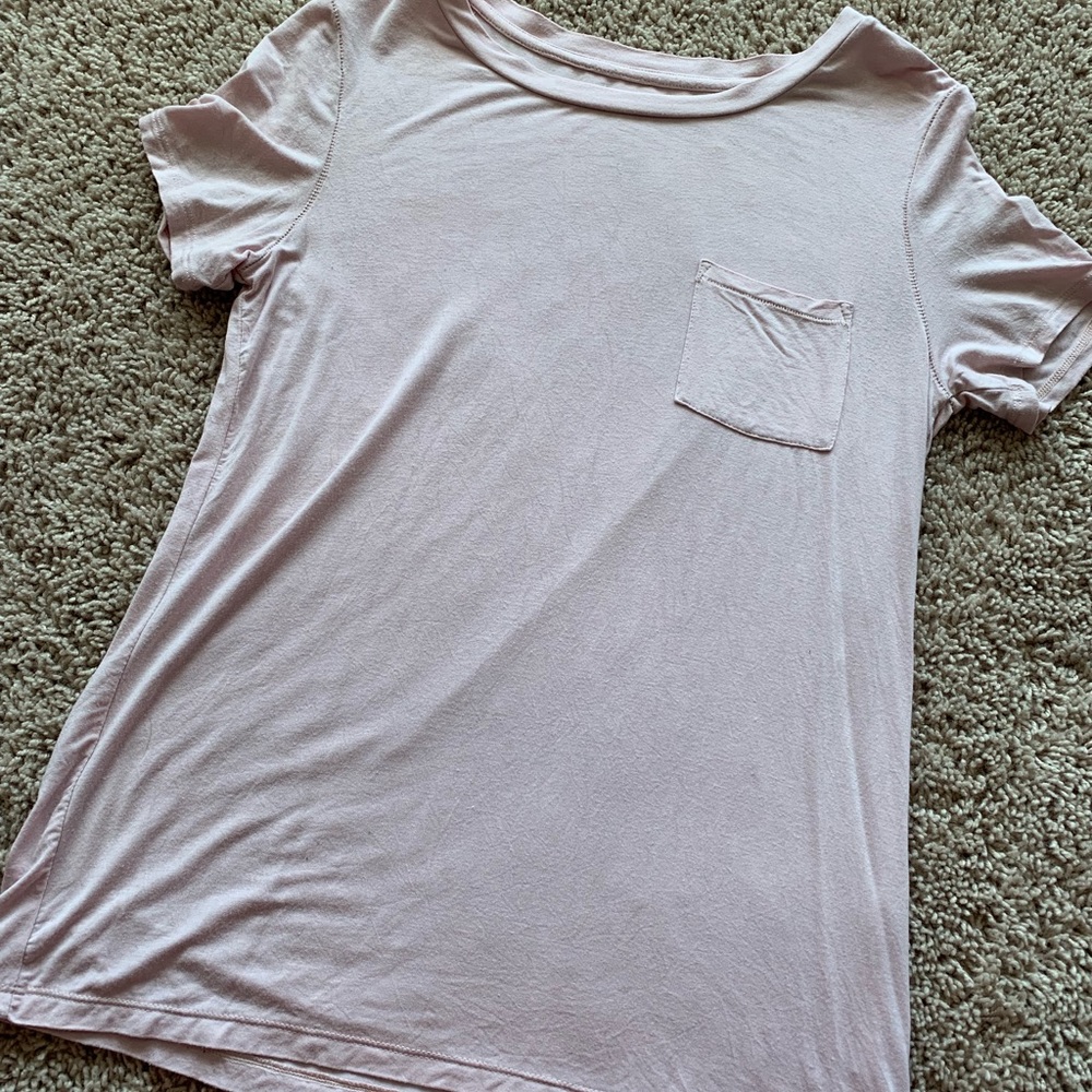Soft and sexy baby pink American eagle shirt!